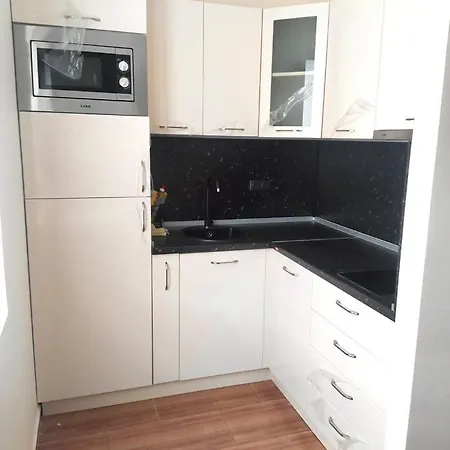 Apartman Beachfront 1-bedroom Stylish & Compact *
