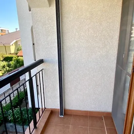 Apartman Beachfront 1-bedroom Stylish & Compact