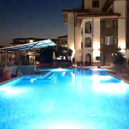 Beachfront 1-bedroom Stylish & Compact Apartman Burgasz