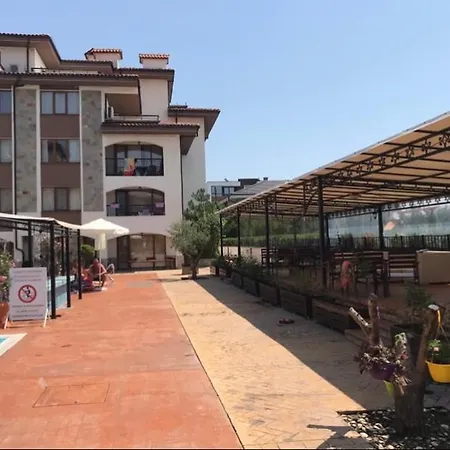 Beachfront 1-bedroom Stylish & Compact Apartman