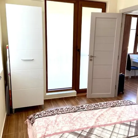 Apartman Beachfront 1-bedroom Stylish & Compact