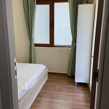 Beachfront 1-bedroom Stylish & Compact Apartman