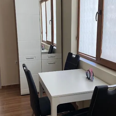 Apartman Beachfront 1-bedroom Stylish & Compact Burgasz