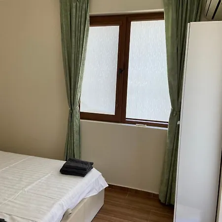 Apartman Beachfront 1-bedroom Stylish & Compact *