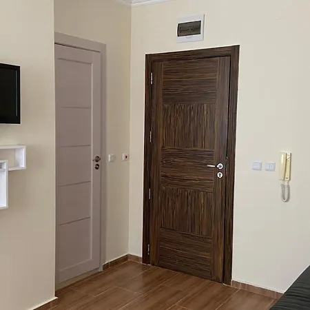 Beachfront 1-bedroom Stylish & Compact Apartman