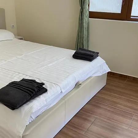 Apartman Beachfront 1-bedroom Stylish & Compact *