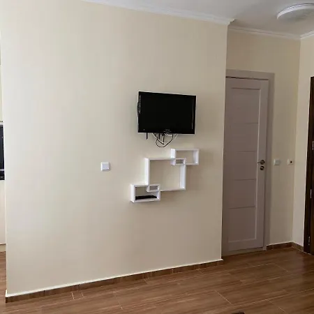 Beachfront 1-bedroom Stylish & Compact Apartman