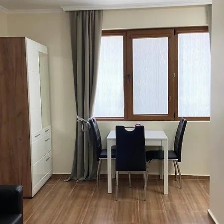 Beachfront 1-bedroom Stylish & Compact Apartman *